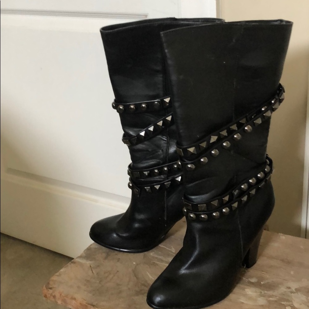 ALDO the name of the black boots  Desnoyers